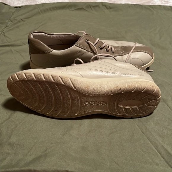 Ecco Leather Walking Shoe in Cream and Tan - Picture 4 of 12